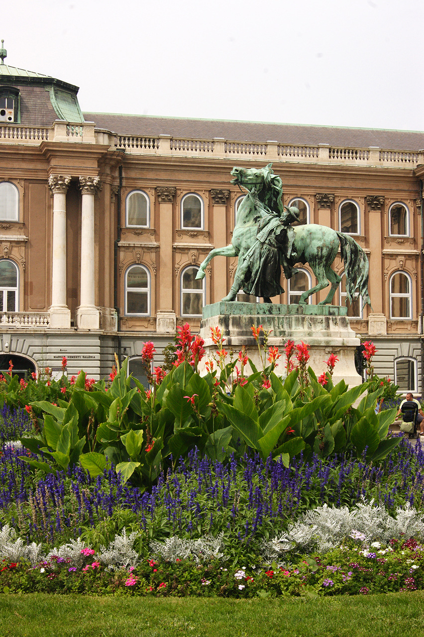 budapest-royal-palace-internal-courtyard